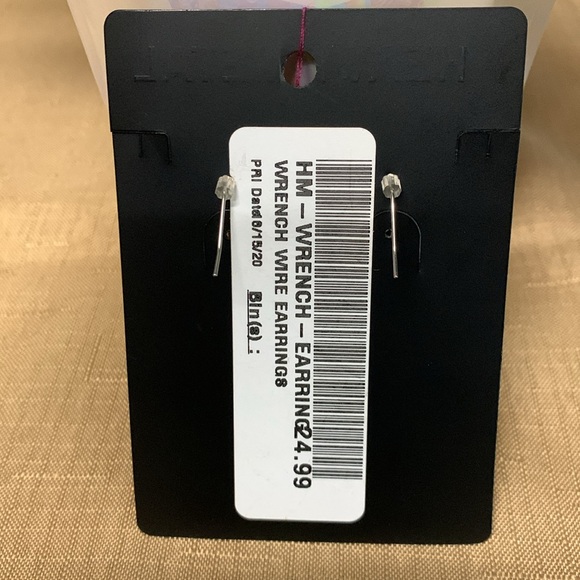 Earrings NWT - Picture 2 of 2